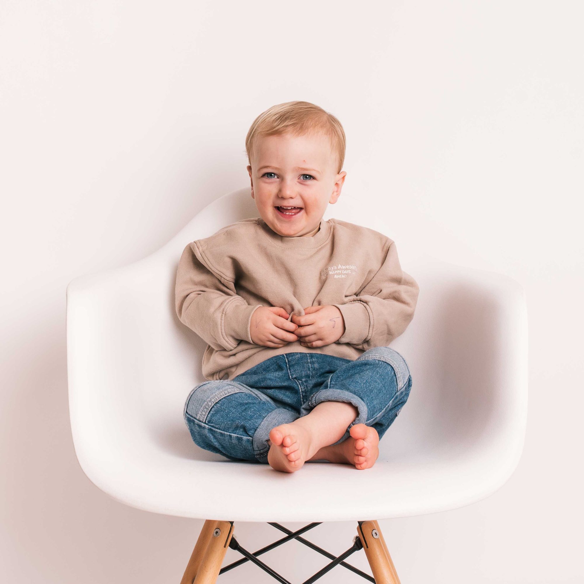 A little one during a portrait club day